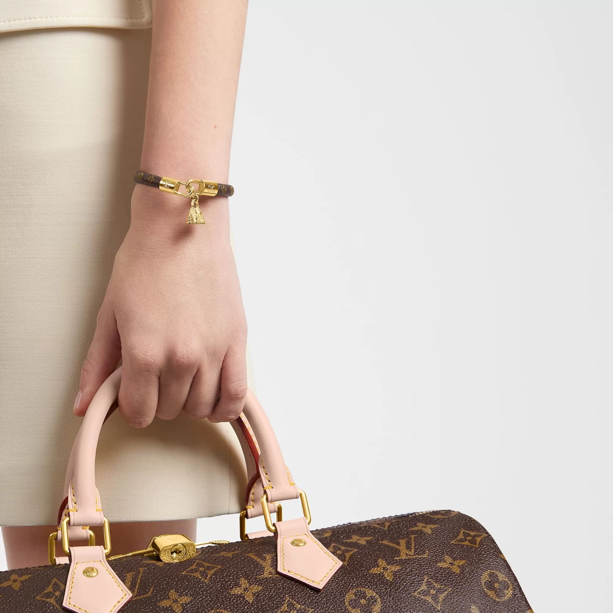 Store Louis Vuitton Alma Bracelet