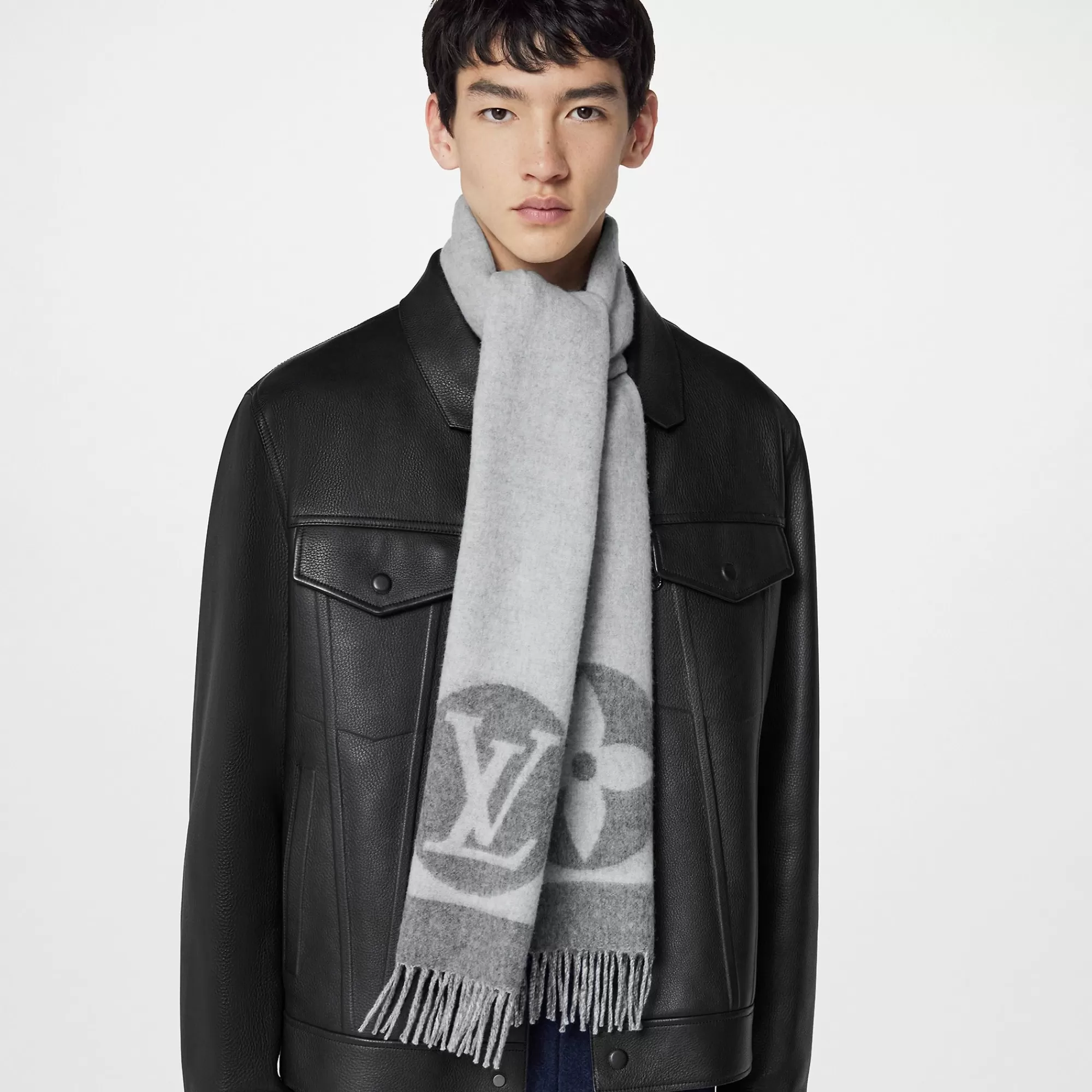 Shop Louis Vuitton Cardiff Scarf Grey