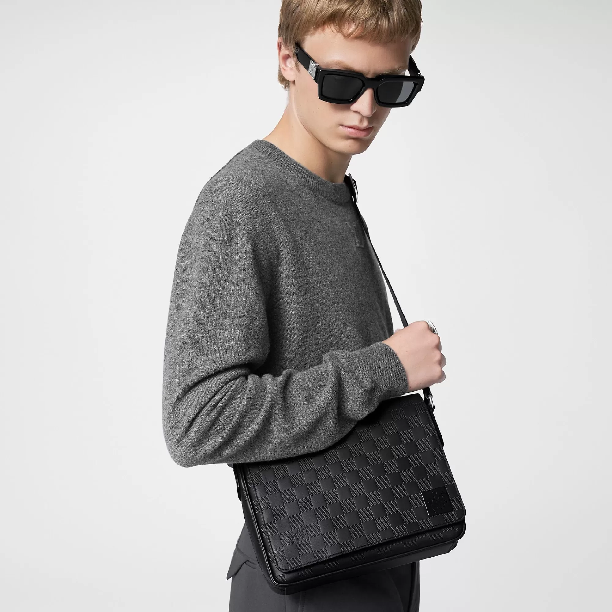 Clearance Louis Vuitton District Pm