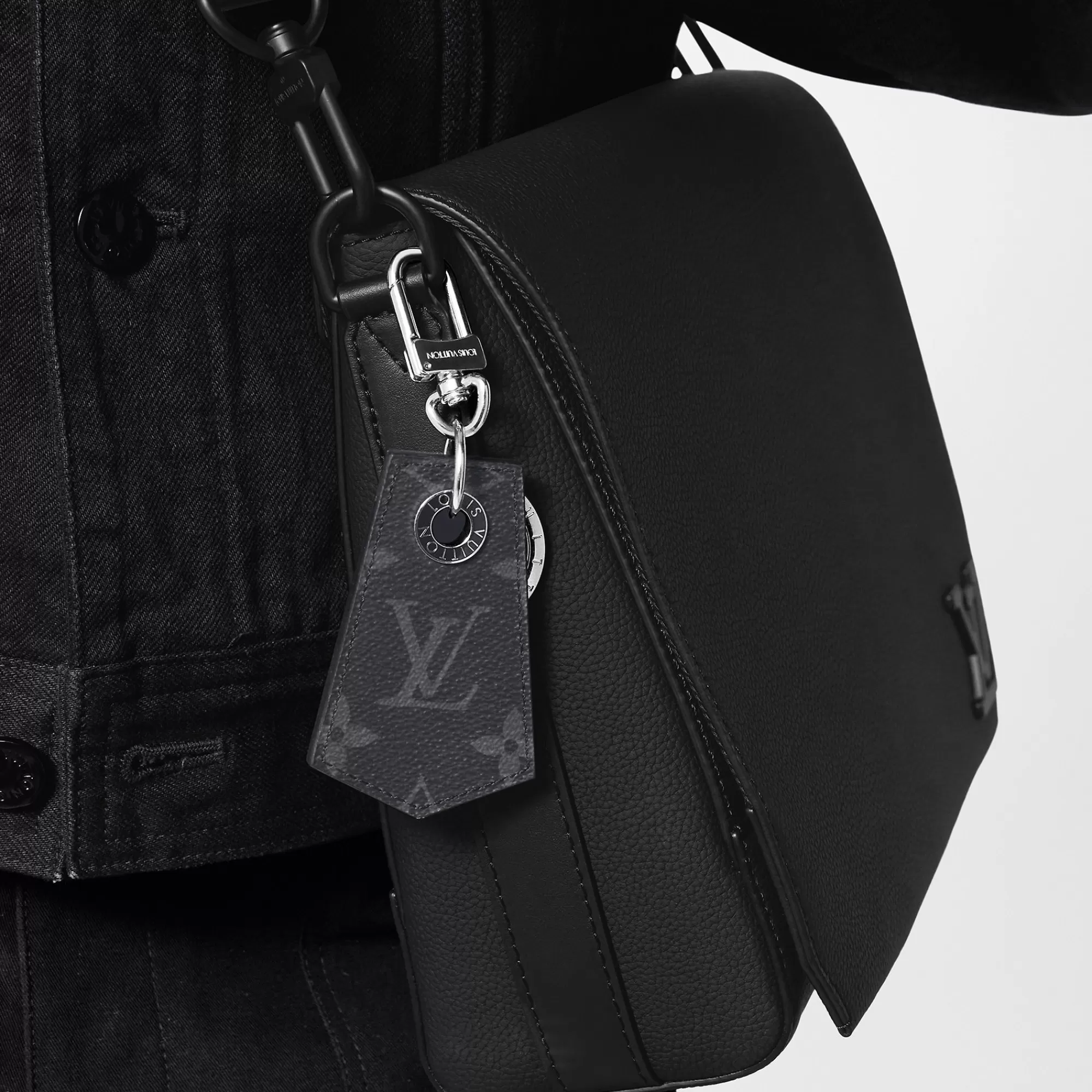 Flash Sale Louis Vuitton Enchappe Key Holder