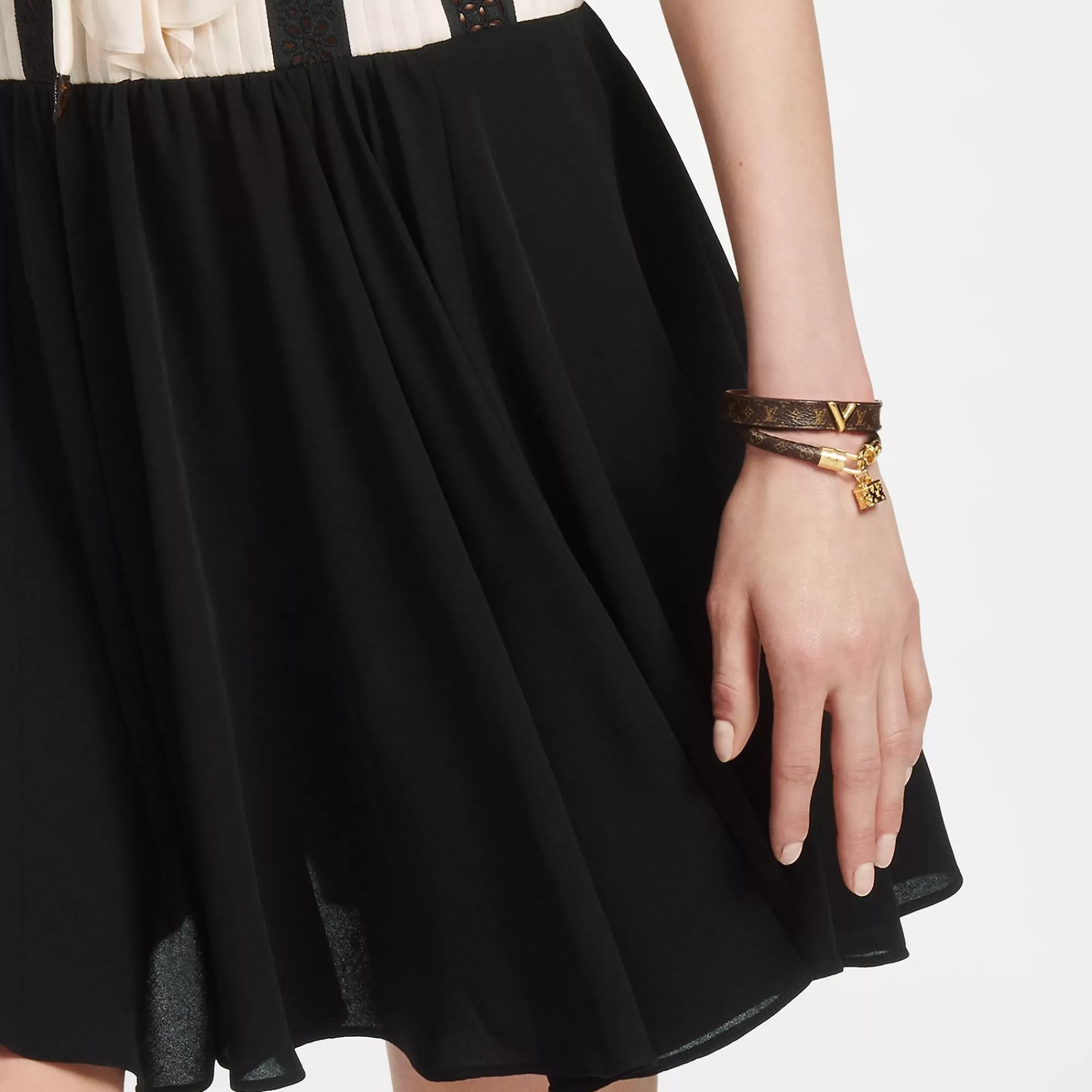 Discount Louis Vuitton Essential V Bracelet