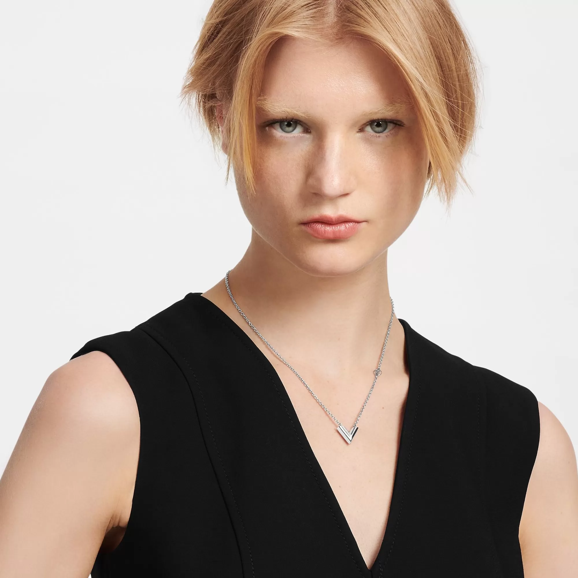Shop Louis Vuitton Essential V Supple Necklace