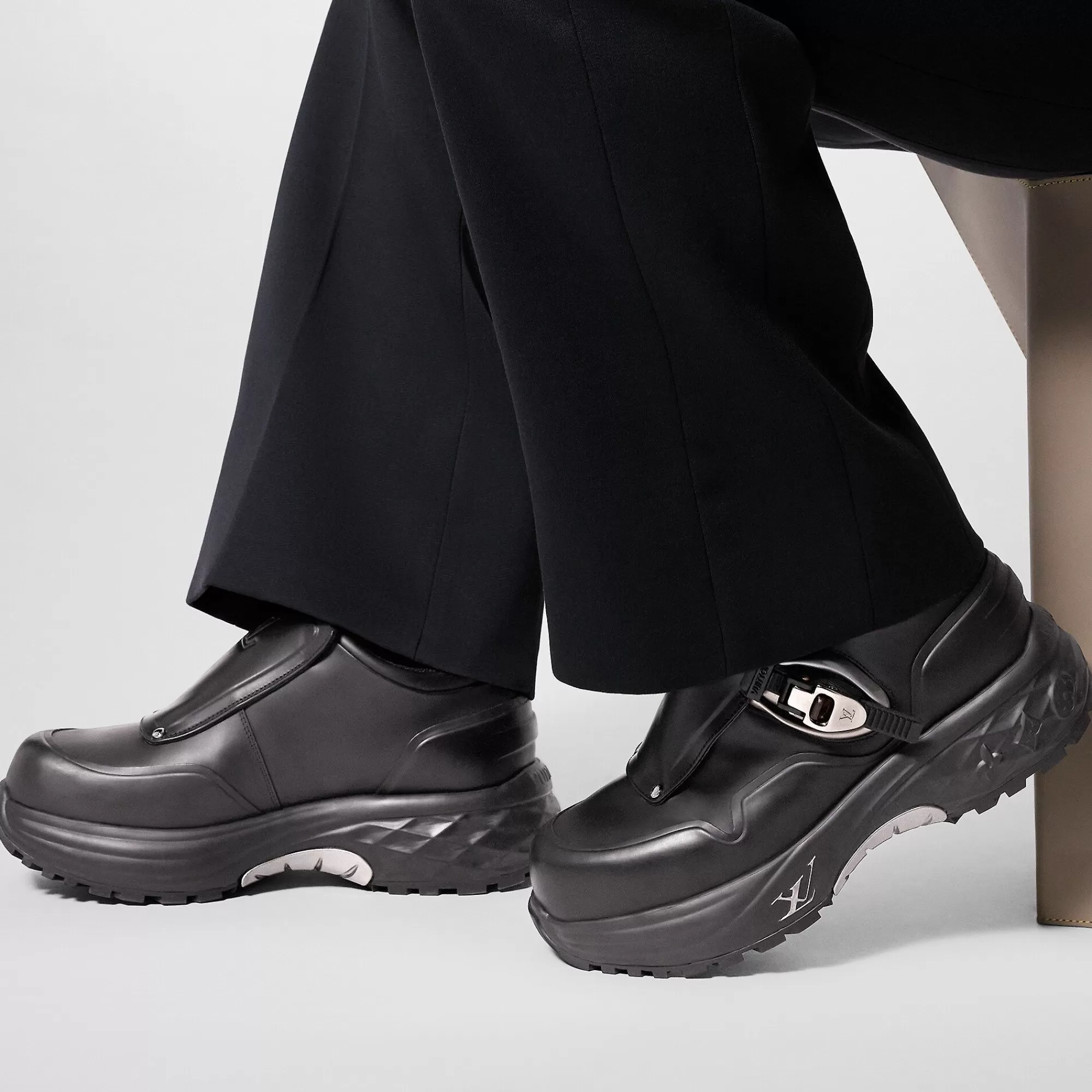 Hot Louis Vuitton Lv Discovery Monk Strap