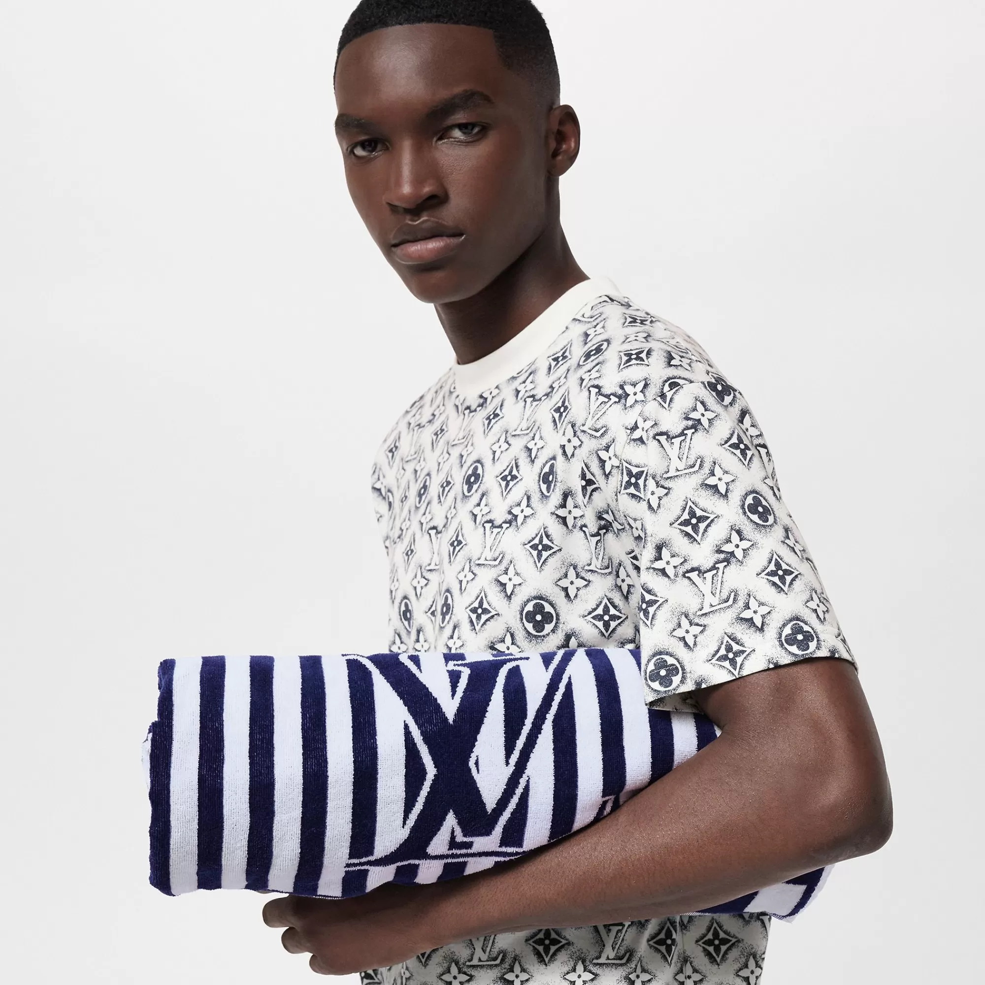 Shop Louis Vuitton Lv Graphical Beach Towel