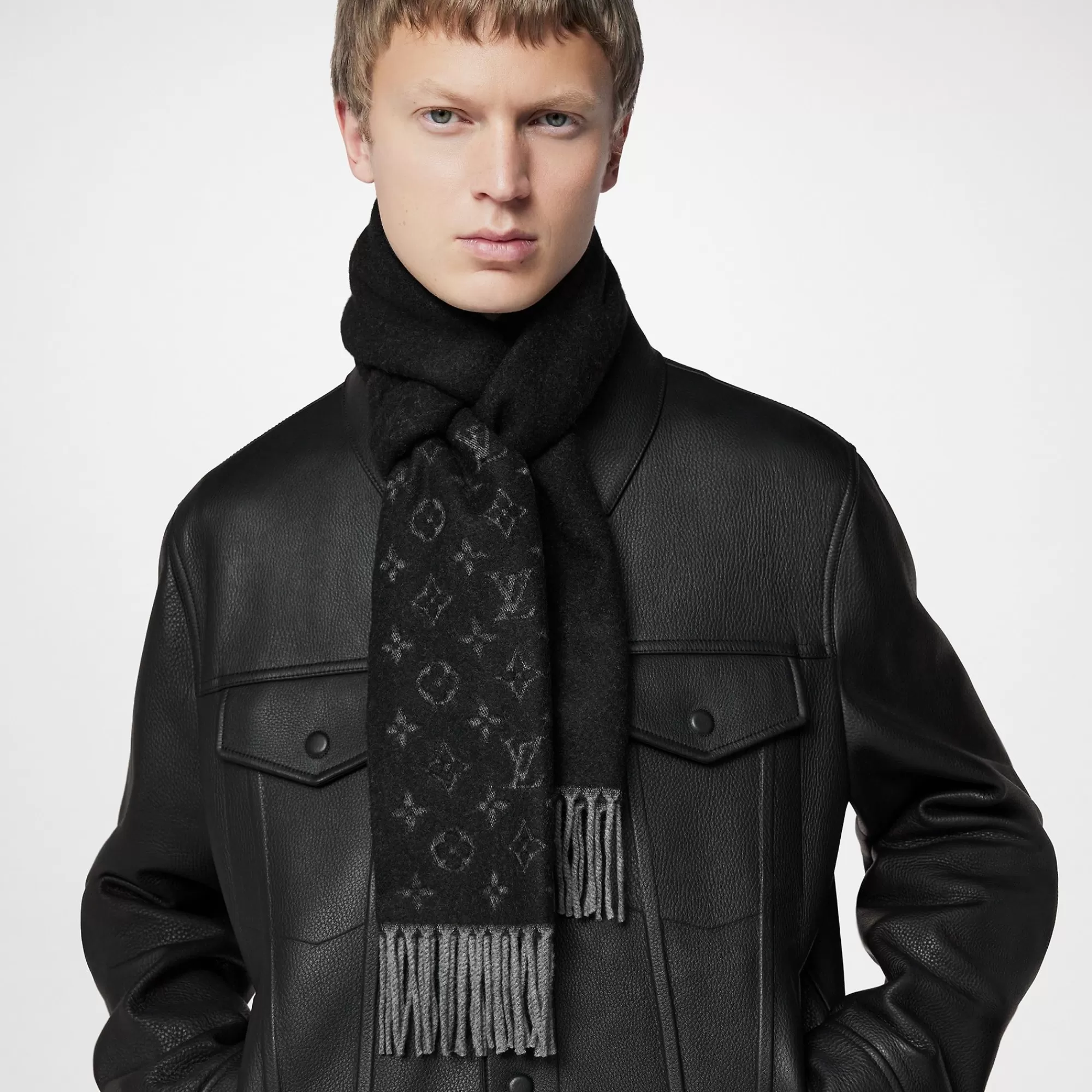 Store Louis Vuitton Monogram Gradient Scarf Black