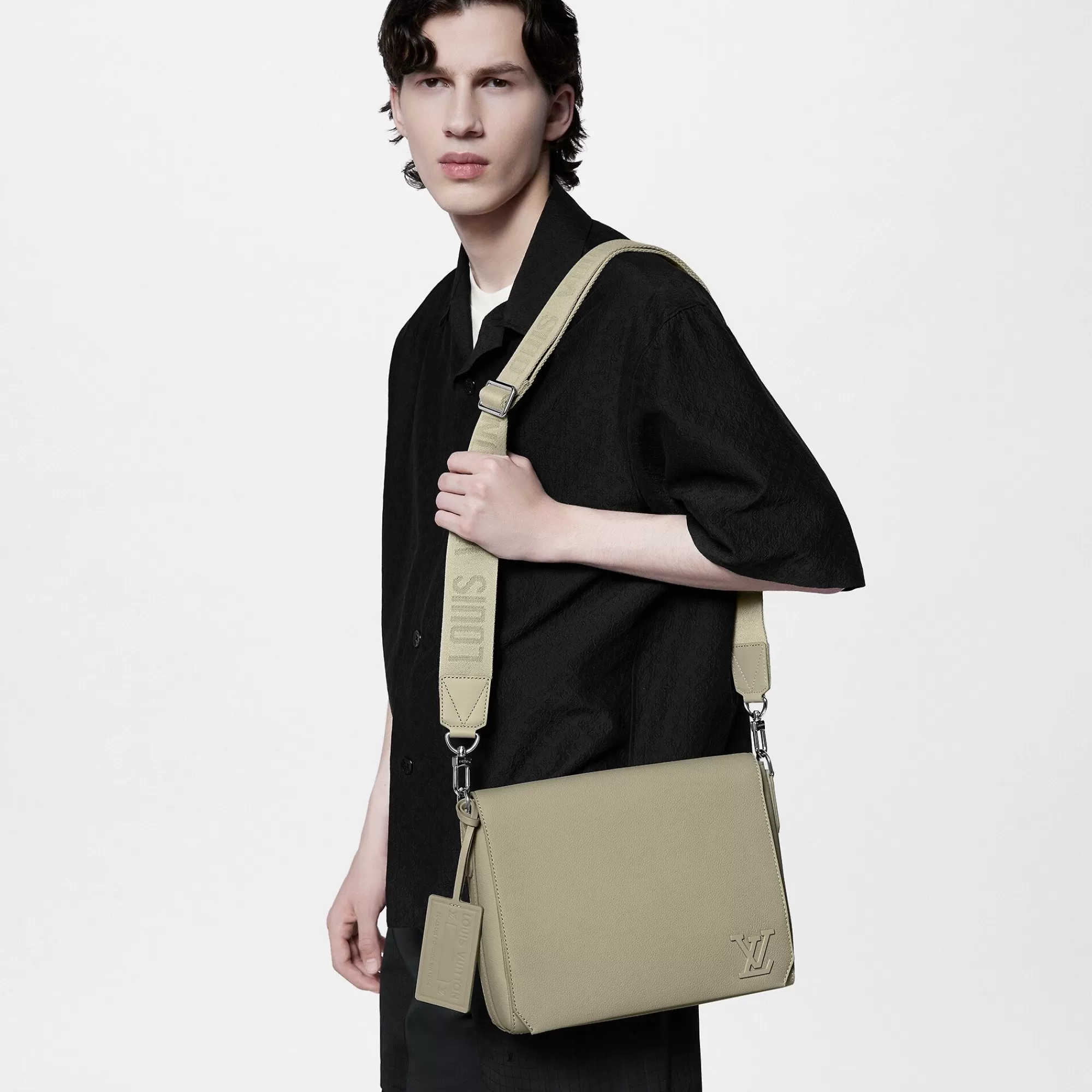 Best Sale Louis Vuitton Takeoff Messenger
